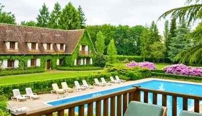 Rendige helikopter, et lennata L’auberge des Templiers’i Kölni linnas