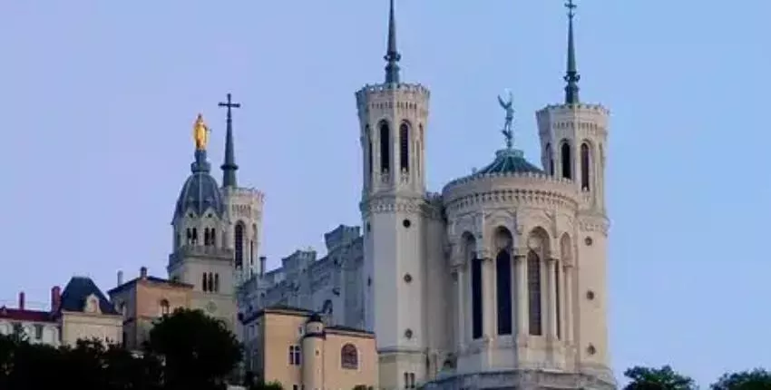 Pariis - Lyon : eralennuki rentimine 