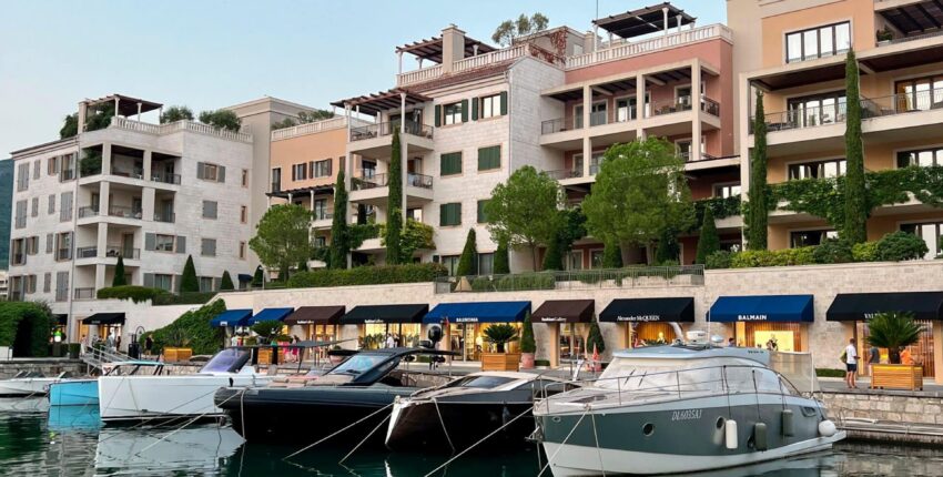 Tivat : eralennuki rentimine