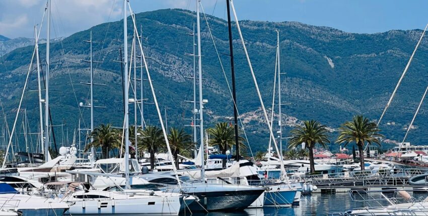 Tivat : eralennuki rentimine
