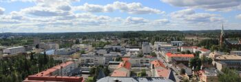 location de jet privé, Salerne : collines verdoyantes et bâtiments colorés