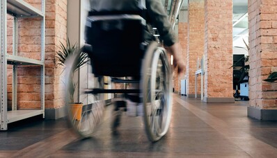 Liikumispuudega inimeste juurdepääs eralennukitele