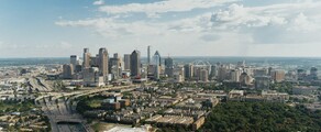 Dallas : eralennuki rentimine