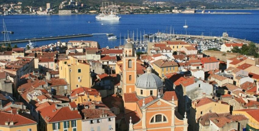 Saint-Tropez - Ajaccio : eralennuki rentimine
