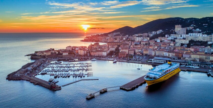 Saint-Tropez - Ajaccio : eralennuki rentimine