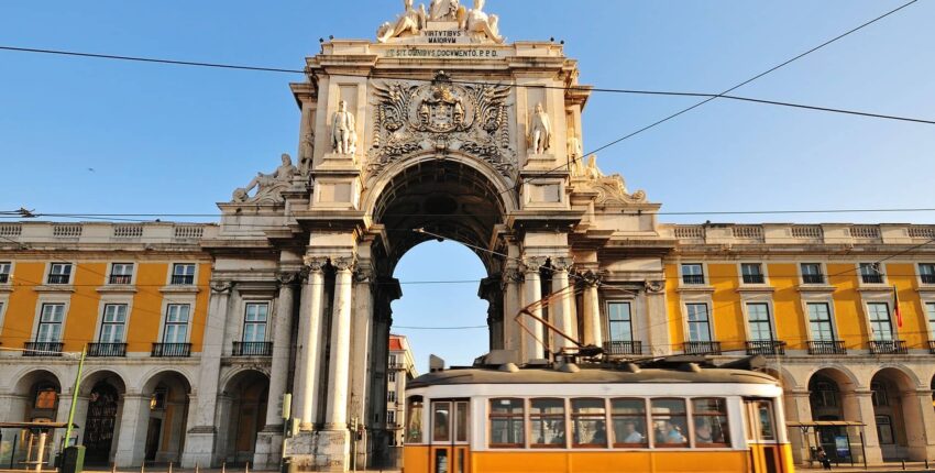 Napoli - Lissabon: eralennuki rentimine
